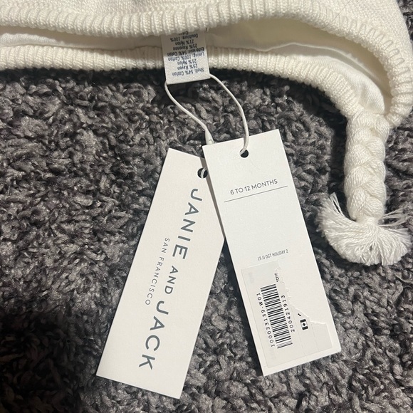 Two new baby girl winter hats - Picture 2 of 3